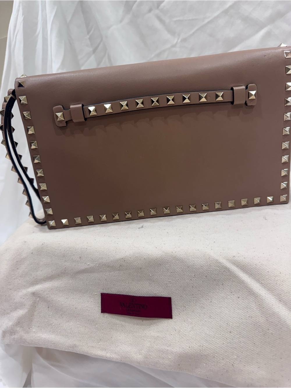 Valentino Garavani Rockstud Large Clutch Nude Taupe Gold Studs